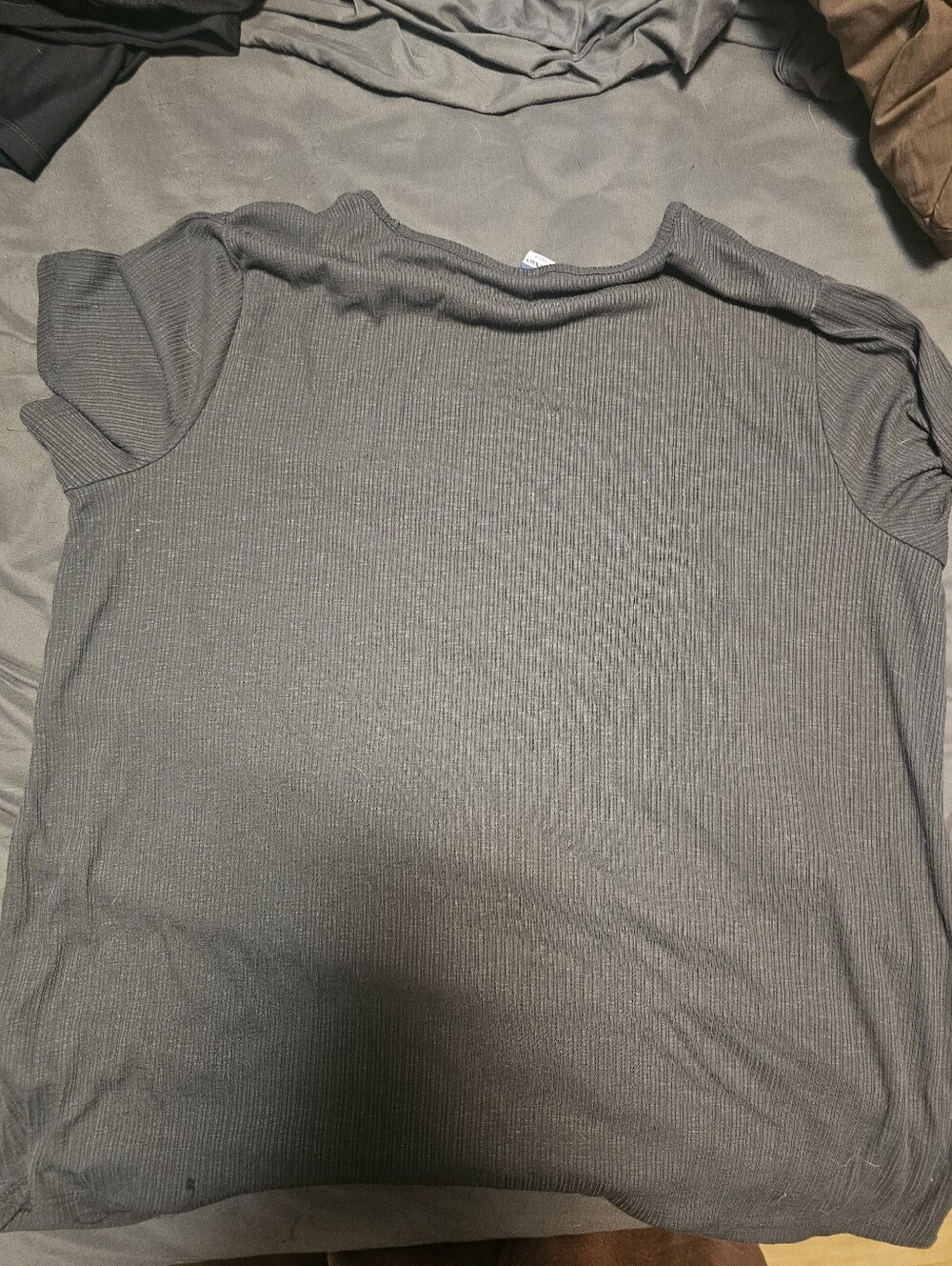 Old Navy Ribbed Short Sleeve Tee in Charcoal Gray